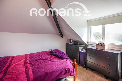2 bedroom maisonette to rent, Station Road, Lower Weston