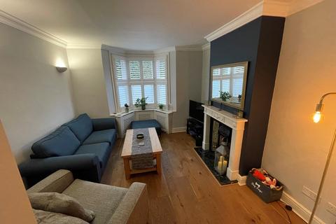 2 bedroom terraced house to rent, QUEEN ANNES TERRACE, LEATHERHEAD, KT22