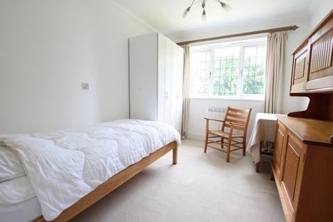 2 bedroom apartment to rent, EPSOM ROAD, LEATHERHEAD, KT22 8RJ