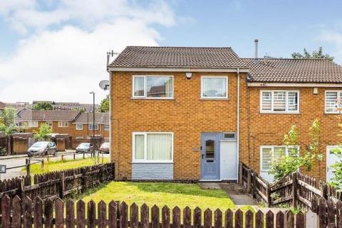 3 bedroom end of terrace house to rent, Aveline Close, NG5