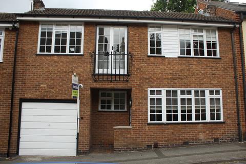 2 bedroom townhouse to rent, Castle Mews, NG7