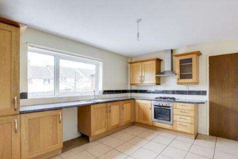3 bedroom terraced house to rent, Jacklin Gardens, NG5