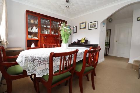 2 Cedar Close, Swinton, Mexborough, S64 8GB