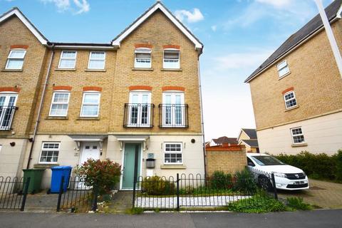 3 bedroom end of terrace house for sale, Nettle Way, Minster