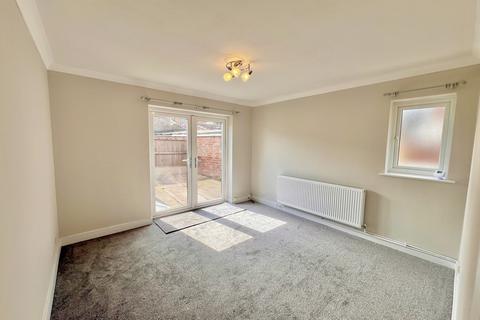 2 bedroom terraced house to rent, North Gate, Newark