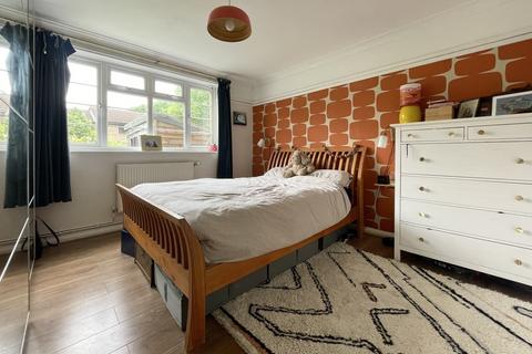 16 Hambledon Gardens, London, SE25 6BU