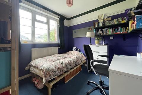 16 Hambledon Gardens, London, SE25 6BU
