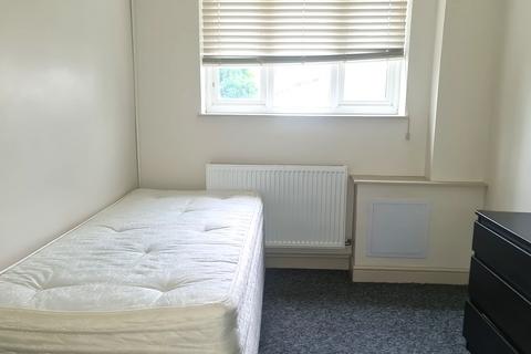 2 bedroom flat to rent, Upper Clapton Road, London E5