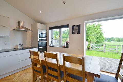 6 Barley Close, Lewknor, Watlington, OX49 5UA