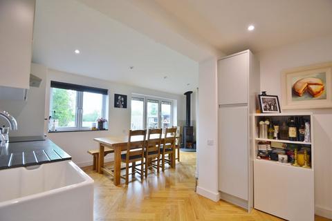 6 Barley Close, Lewknor, Watlington, OX49 5UA