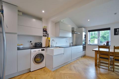6 Barley Close, Lewknor, Watlington, OX49 5UA