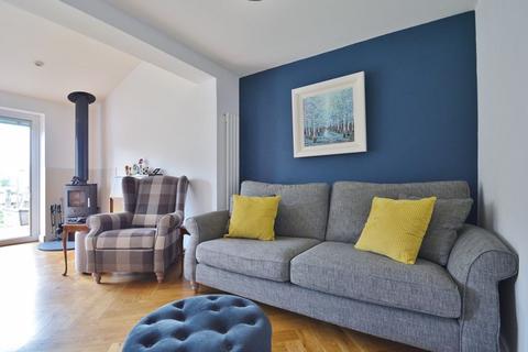 6 Barley Close, Lewknor, Watlington, OX49 5UA