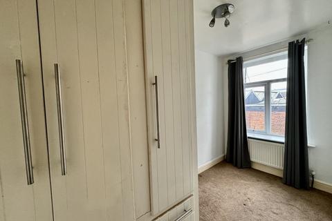 2 bedroom end of terrace house for sale, Thornton Street, Rawfolds, BD19