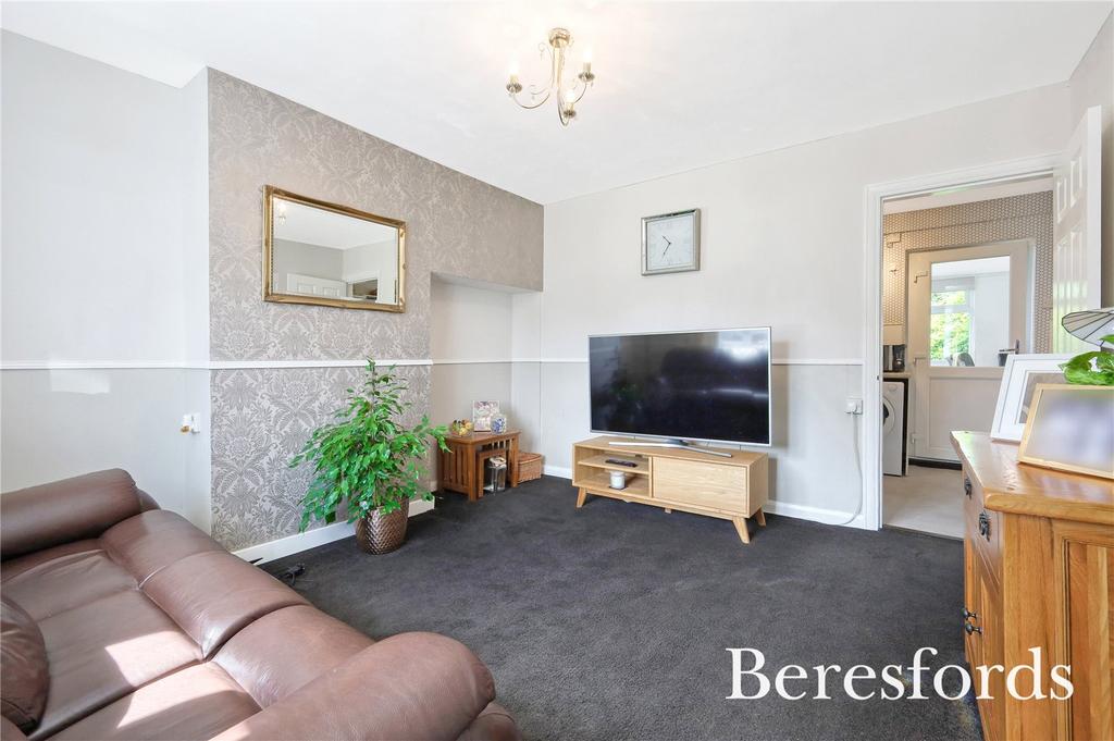 Bellhouse Road, Romford, RM7 2 bed end of terrace house for sale £375,000