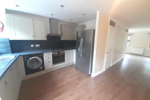 3 bedroom terraced house to rent, Albemarle Park, Albemarle Road, Beckenham, BR3 5XG