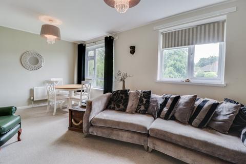 2 bedroom flat for sale, Tinshill Mount, Cookridge, Leeds, West Yorkshire, LS16