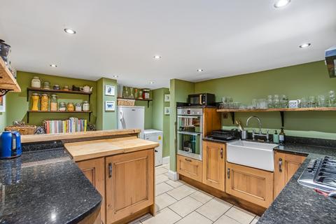 4 bedroom end of terrace house for sale, East View, Yeadon, Leeds, West Yorkshire, LS19