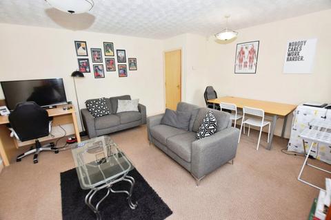 2 bedroom flat to rent, Chorlton Road, Hulme, Manchester, M15