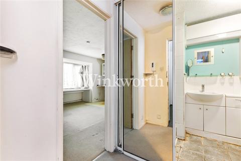 15 Godolphin Close, London, N13 6LF