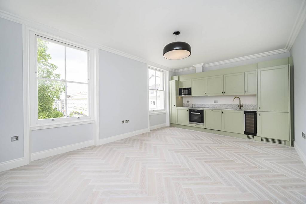 Leinster Square, Notting Hill... 1 bed flat to rent £4,300 pcm (£992 pw)