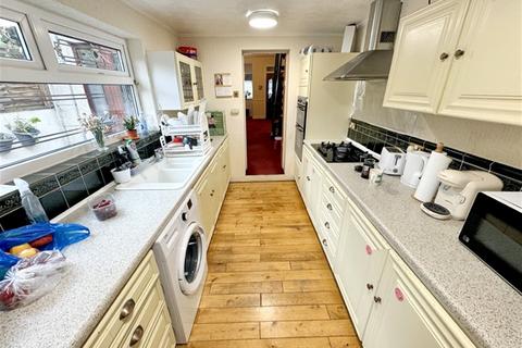 2 bedroom terraced house to rent, Louise Road, Stratford