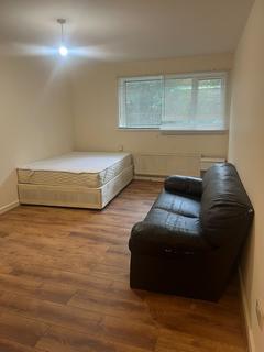 Studio to rent, Flat E, Guildford House, - Guildford Street, Luton