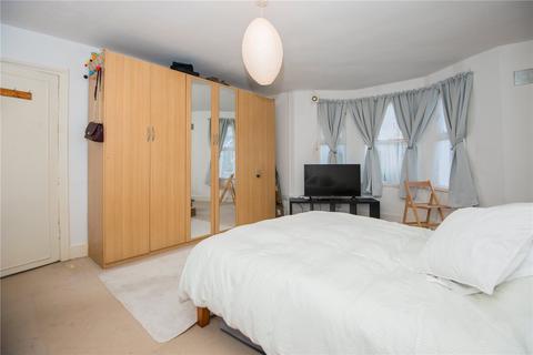 1 bedroom apartment for sale, Queens Road, Twickenham, UK, TW1