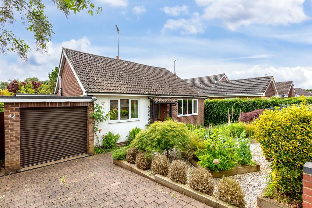 Fallowfield, Ampthill, Bedfordshire... 4 bed bungalow for sale £575,000