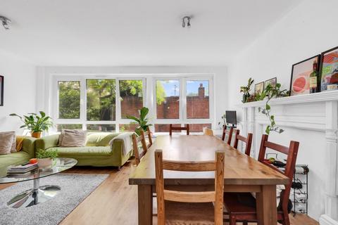 3 bedroom flat for sale, Ravenscroft Street, London, E2