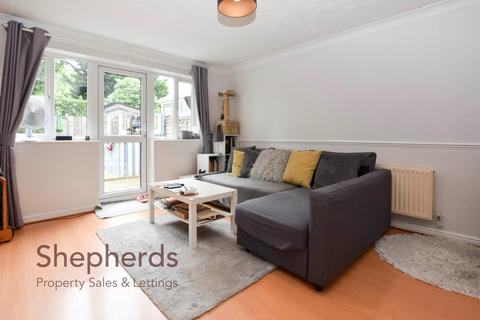 2 bedroom terraced house for sale, Pettys Close, Cheshunt EN8