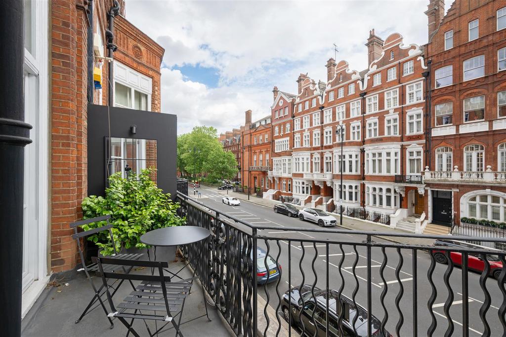 Flat 5, 50 Pont Street Hi-32.jpg