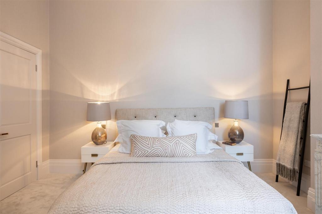 Flat 5, 50 Pont Street Hi-22.jpg