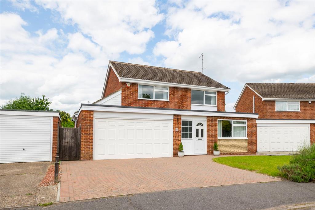 Westleas, Horley 4 bed detached house for sale £575,000