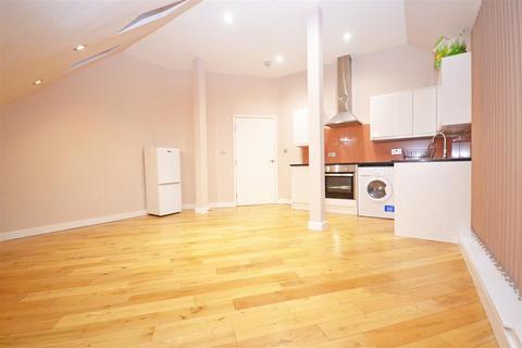 2 bedroom apartment to rent, St Johns Road, Isleworth