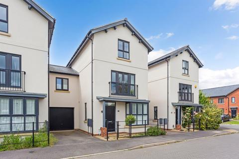 4 bedroom townhouse for sale, Flora Close, Cheltenham