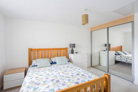 21 Flora Close, Cheltenham, GL52 3HY