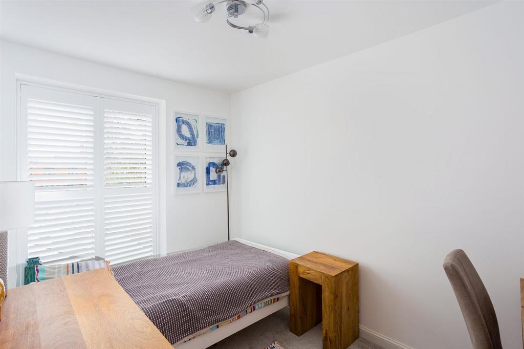 71036 21 Flora Close (15) low.jpg
