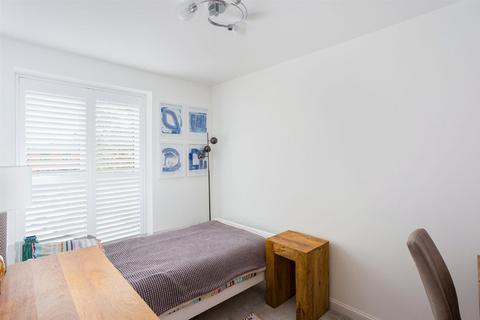 21 Flora Close, Cheltenham, GL52 3HY