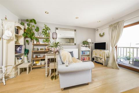 1 bedroom apartment for sale, Third Cross Road, Twickenham