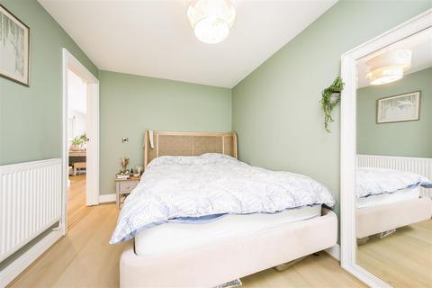 Trafalgar, Flat 2, 36 Third Cross Road, Twickenham, TW2 5DU