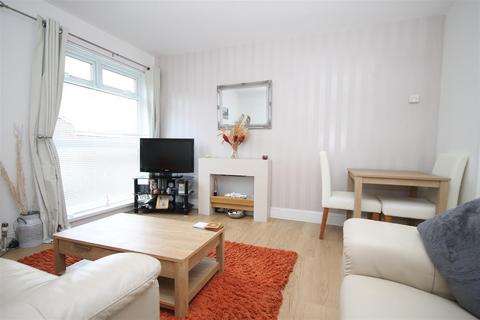 2 bedroom apartment for sale, 2 BED GROUND FLOOR FLAT IN CONVENIENT LOCATION Clifton Court, Kingston Park, Newcastle Upon Tyne