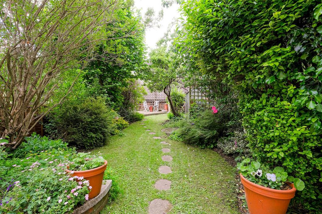 261 Larkshall Road-22 rszd.jpg