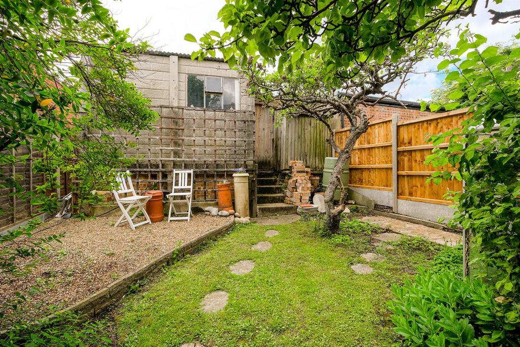 261 Larkshall Road-24 rszd.jpg