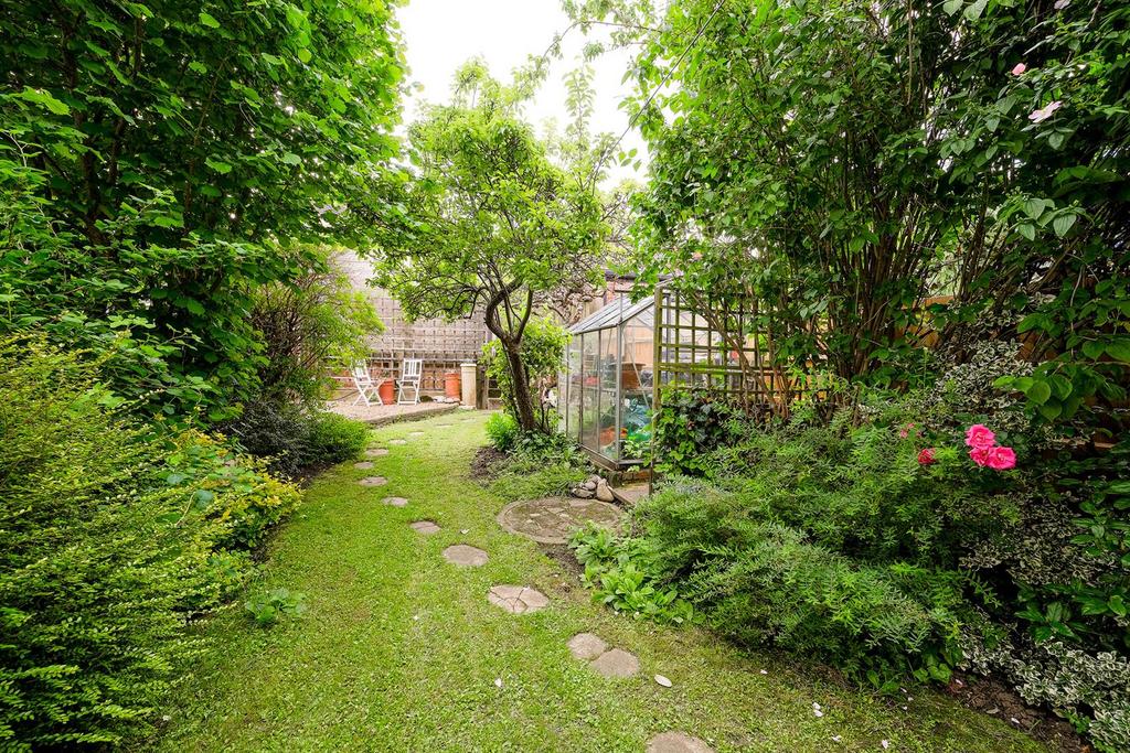 261 Larkshall Road-23 rszd.jpg