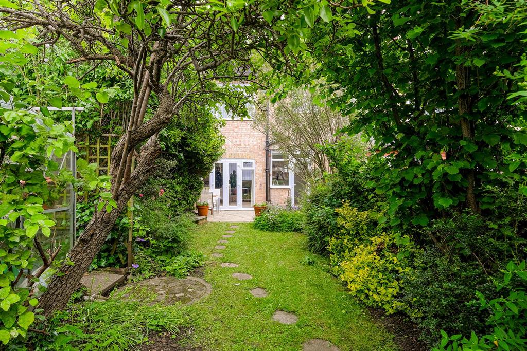 261 Larkshall Road-27 rszd.jpg