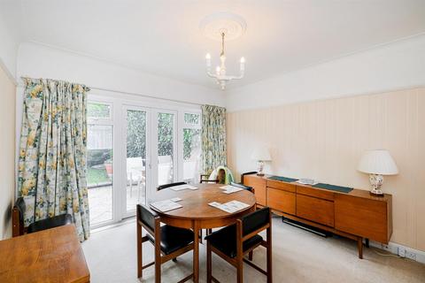 261 Larkshall Road, London, E4 9HY