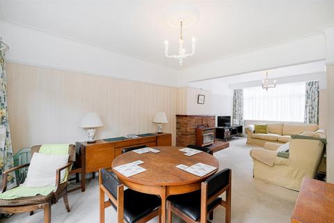 261 Larkshall Road, London, E4 9HY