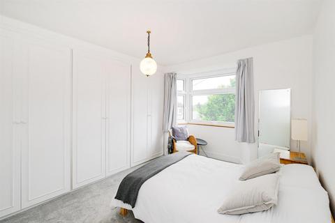 261 Larkshall Road, London, E4 9HY