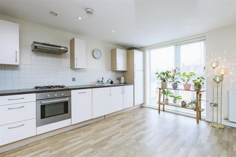 2 bedroom flat for sale, Waldegrave Road, Teddington