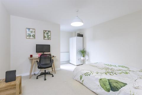 2 bedroom flat for sale, Waldegrave Road, Teddington